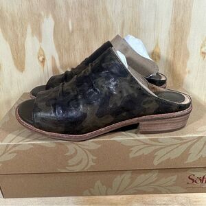 Sofft Netta Olive Camo Leather Slides Women’s Size 7